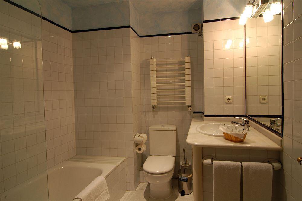 Hostal Santo Grial 산티아고데콤포스텔라 외부 사진