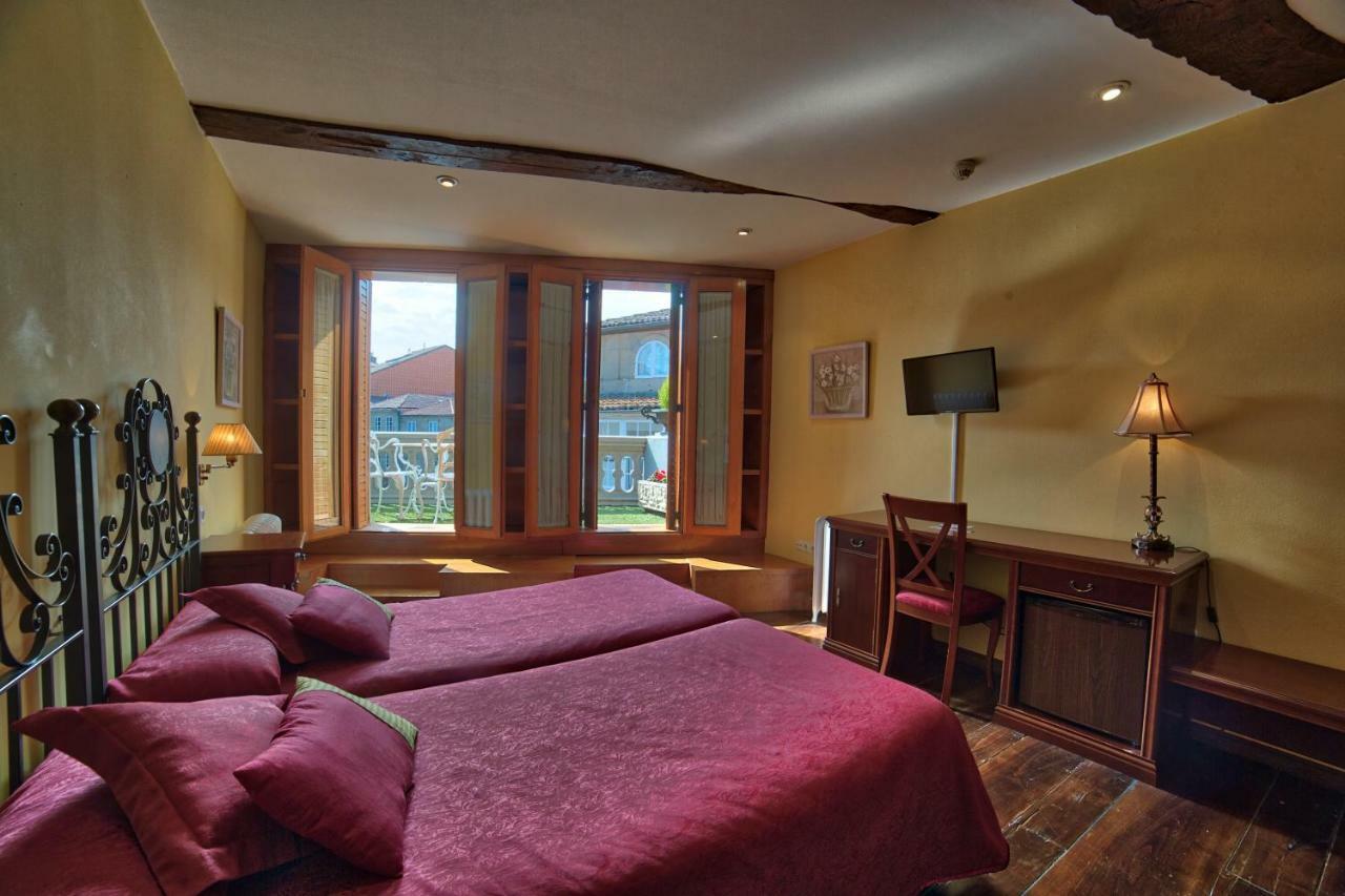 Hostal Santo Grial 산티아고데콤포스텔라 외부 사진